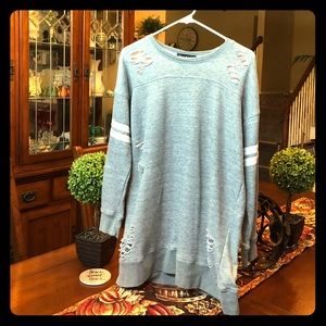 Super trendy grey sweatshirt. Great for the fall!
